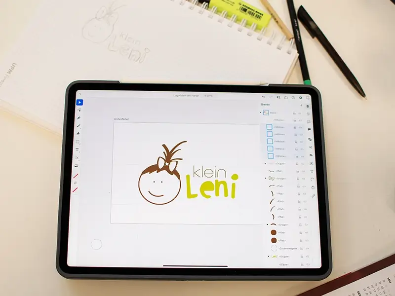 KleinLeni Logo Scribble und auf Tablet